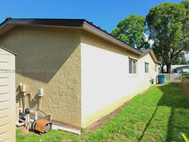 3-bedroom home for rent in Cooper City - 9240 SW 56th St 0 - MondialRealty