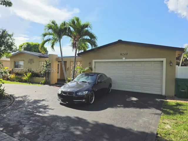 3-bedroom home for rent in Cooper City - 9240 SW 56th St 0 - MondialRealty