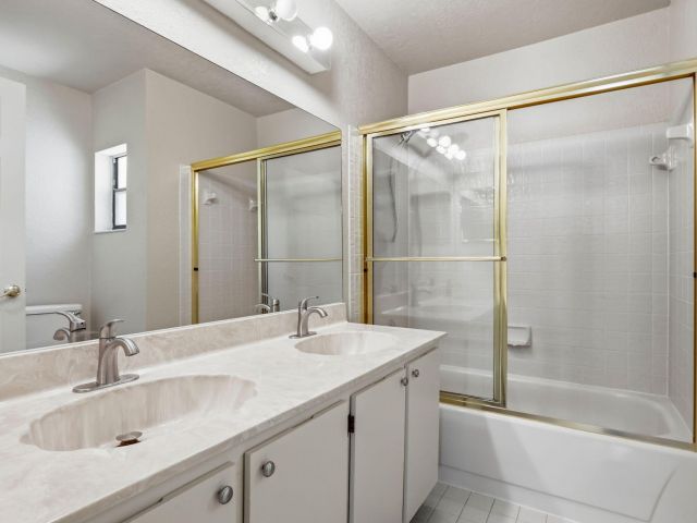 4-bedroom home for sale in Boca Raton - 20986 Rustlewood Avenue - MondialRealty