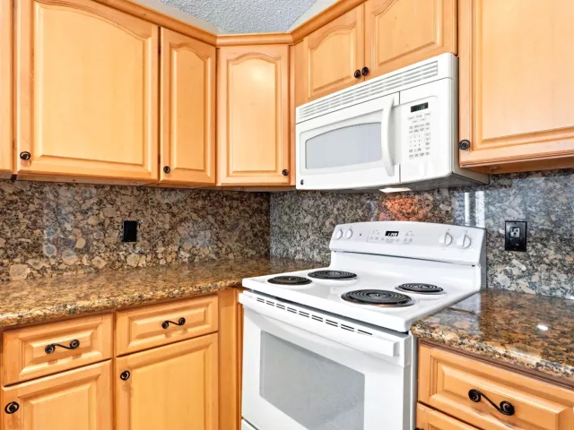 4-bedroom home for sale in Boca Raton - 20986 Rustlewood Avenue - MondialRealty