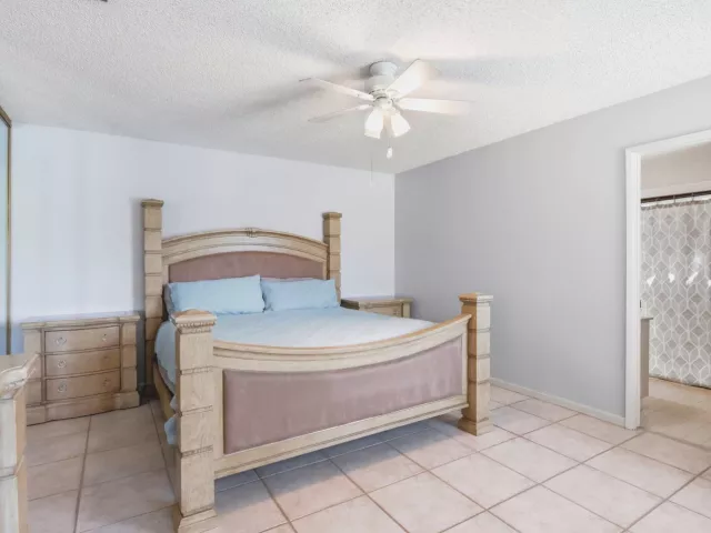 4-bedroom home for sale in Boca Raton - 20986 Rustlewood Avenue - MondialRealty