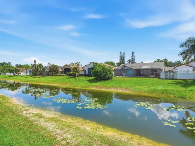 4-bedroom home for sale in Boca Raton - 20986 Rustlewood Avenue - MondialRealty