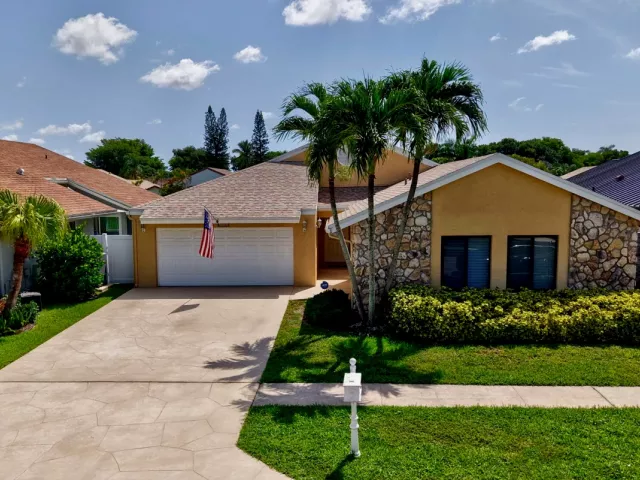 4-bedroom home for sale in Boca Raton - 20986 Rustlewood Avenue - MondialRealty