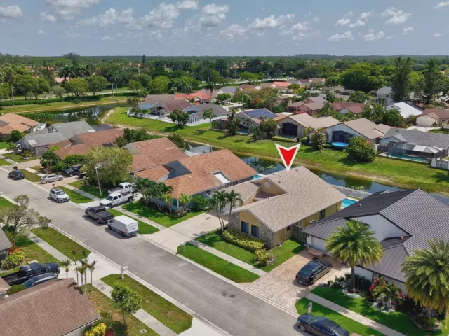4-bedroom home for sale in Boca Raton - 20986 Rustlewood Avenue - MondialRealty