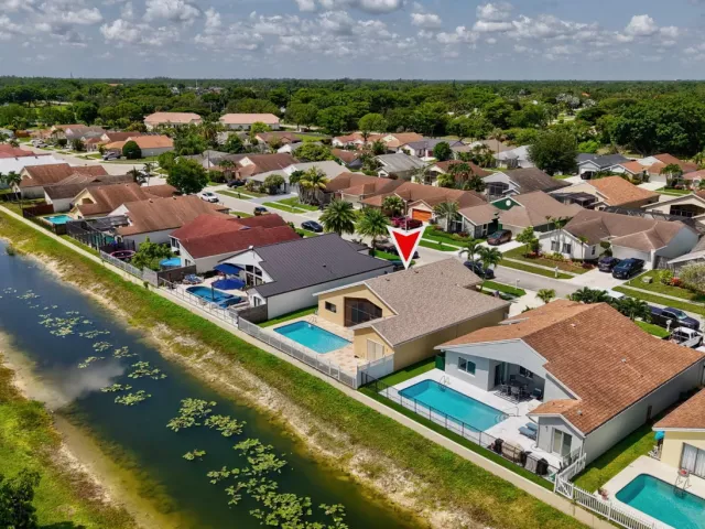 4-bedroom home for sale in Boca Raton - 20986 Rustlewood Avenue - MondialRealty