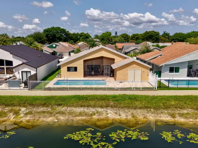 4-bedroom home for sale in Boca Raton - 20986 Rustlewood Avenue - MondialRealty