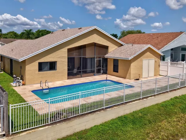 4-bedroom home for sale in Boca Raton - 20986 Rustlewood Avenue - MondialRealty
