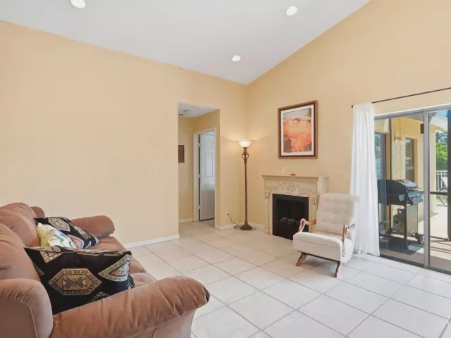 4-bedroom home for sale in Boca Raton - 20986 Rustlewood Avenue - MondialRealty