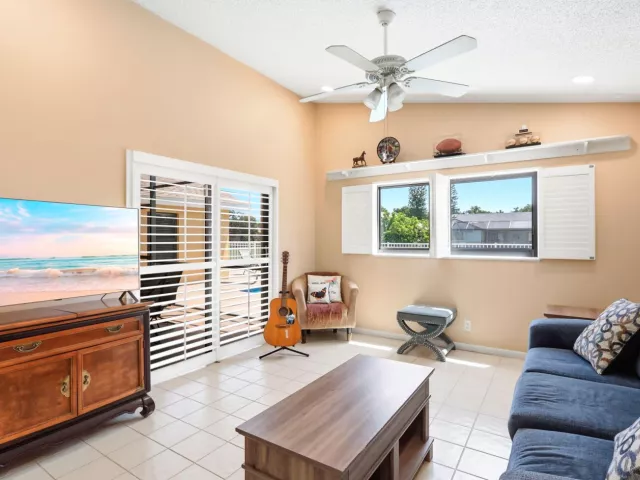 4-bedroom home for sale in Boca Raton - 20986 Rustlewood Avenue - MondialRealty