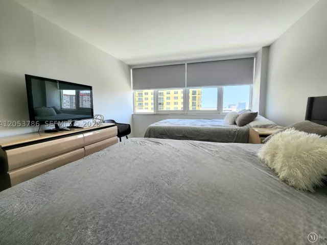 2-bedroom condo for sale in Hallandale Beach - 2030 S Ocean Dr 810 - MondialRealty