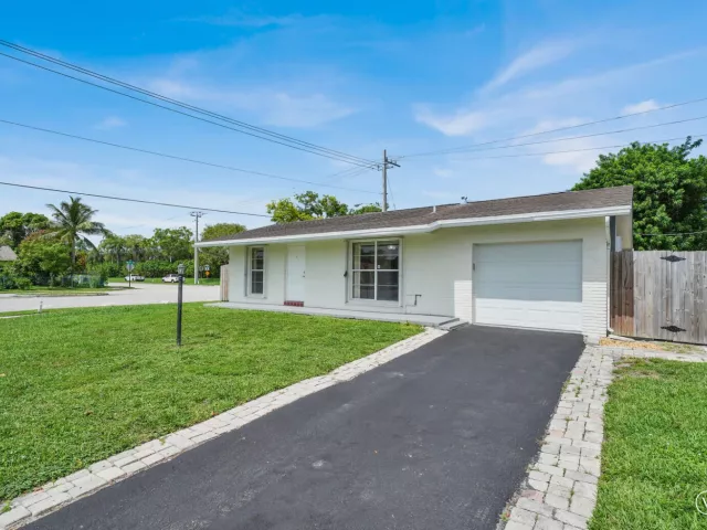 3-bedroom home for sale in Boca Raton - 22229 SW 65TH Terrace - MondialRealty