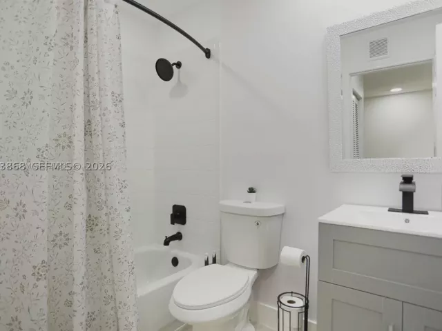 3-bedroom home for rent in Doral - 5701 NW 114th Ct 106 - MondialRealty