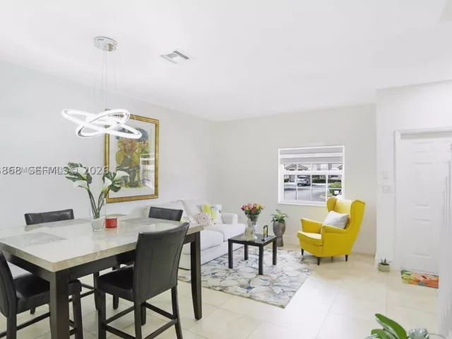 3-bedroom home for rent in Doral - 5701 NW 114th Ct 106 - MondialRealty