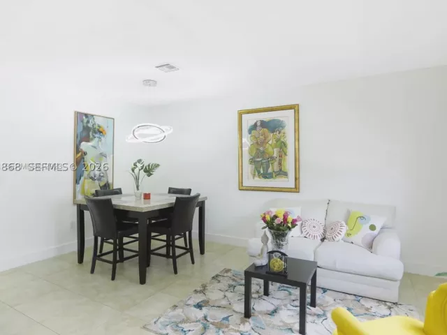 3-bedroom home for rent in Doral - 5701 NW 114th Ct 106 - MondialRealty