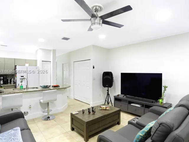 3-bedroom home for rent in Doral - 5701 NW 114th Ct 106 - MondialRealty