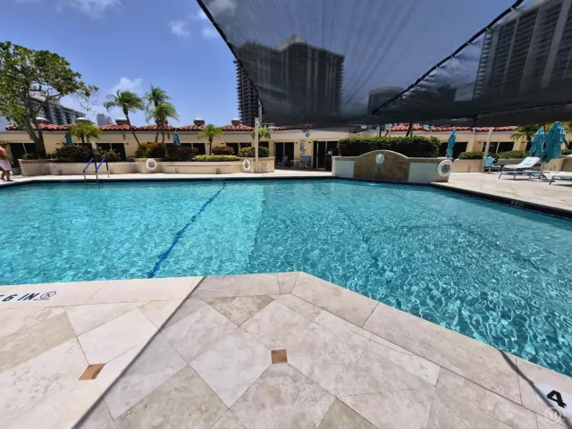 3-bedroom condo for sale in Aventura - 19667 Turnberry Way 4J - MondialRealty
