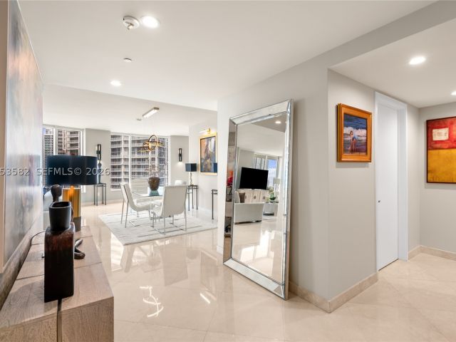 3-bedroom condo for rent in Miami - 901 Brickell Key Blvd 2804 - MondialRealty