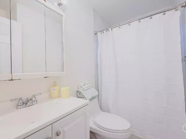5-bedroom home for sale in Boca Raton - 384 NW 23rd Street - MondialRealty