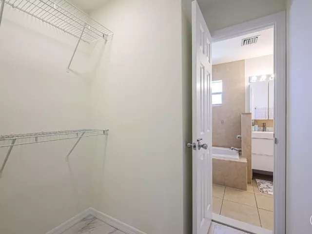 5-bedroom home for sale in Boca Raton - 384 NW 23rd Street - MondialRealty