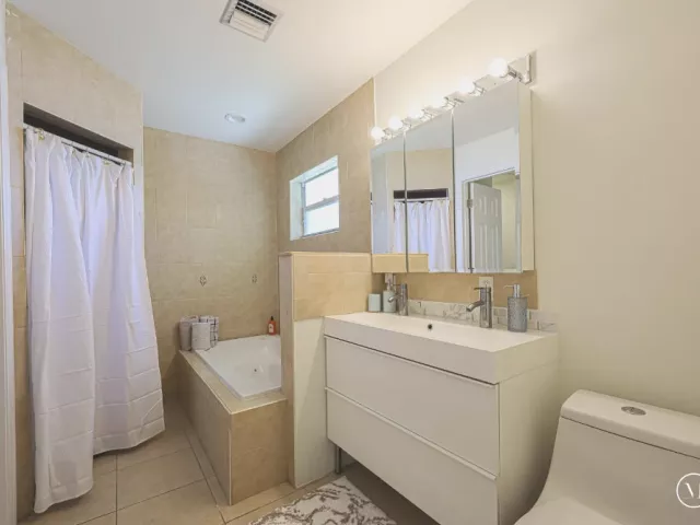 5-bedroom home for sale in Boca Raton - 384 NW 23rd Street - MondialRealty