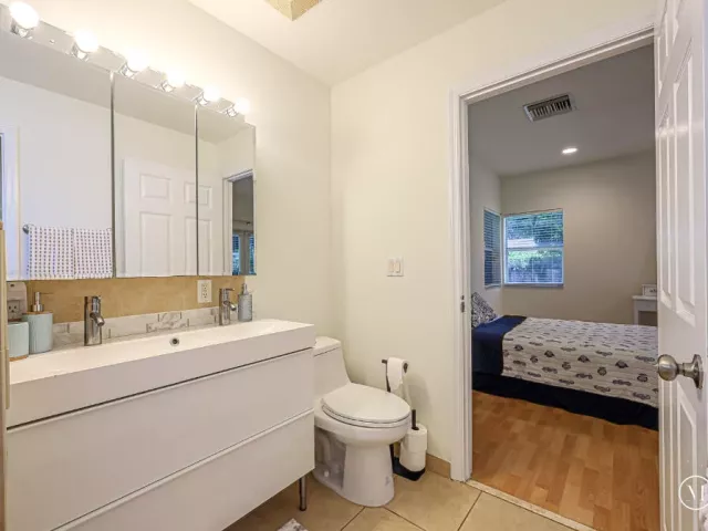 5-bedroom home for sale in Boca Raton - 384 NW 23rd Street - MondialRealty