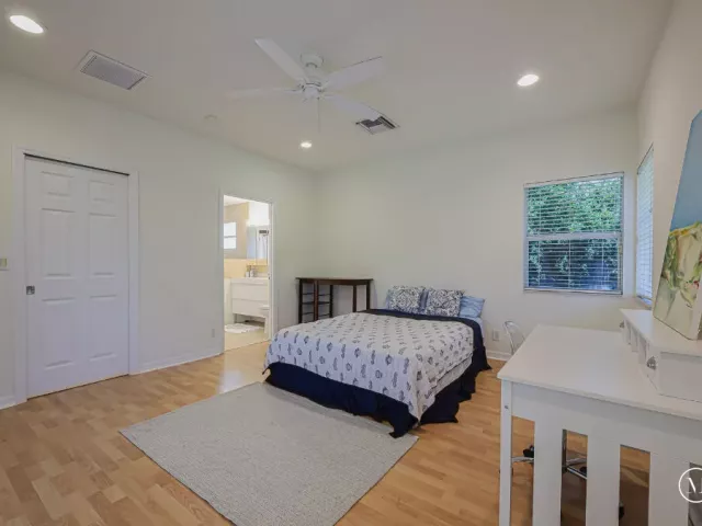 5-bedroom home for sale in Boca Raton - 384 NW 23rd Street - MondialRealty