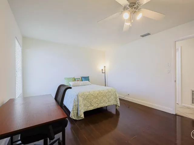 5-bedroom home for sale in Boca Raton - 384 NW 23rd Street - MondialRealty