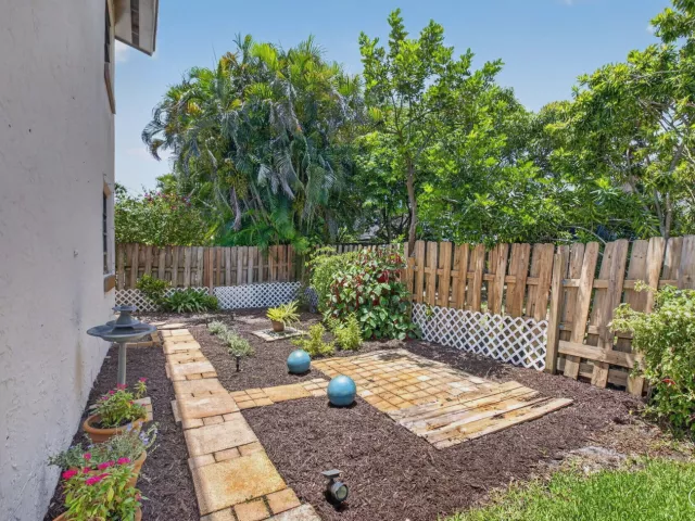 4-bedroom home for sale in Boca Raton - 17667 Pine Needle Terrace - MondialRealty
