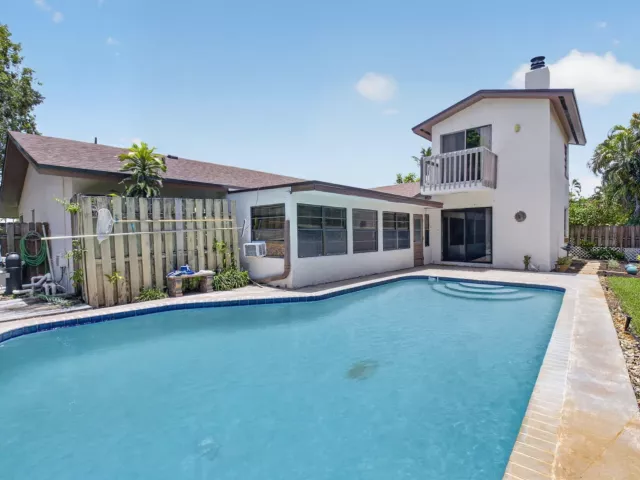 4-bedroom home for sale in Boca Raton - 17667 Pine Needle Terrace - MondialRealty