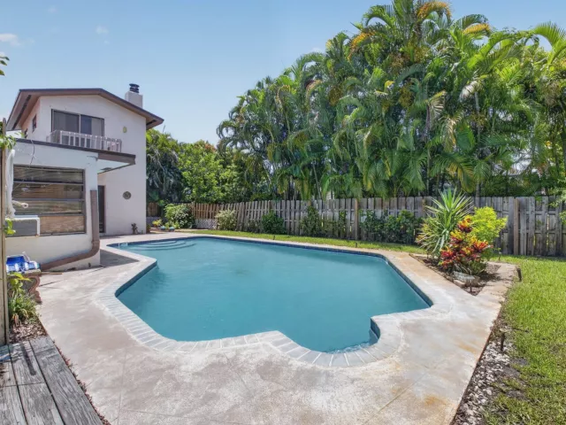 4-bedroom home for sale in Boca Raton - 17667 Pine Needle Terrace - MondialRealty