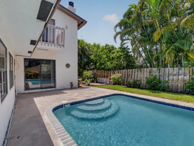 4-bedroom home for sale in Boca Raton - 17667 Pine Needle Terrace - MondialRealty