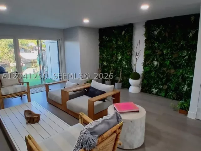 2-bedroom home for rent in North Miami - 1937 NE 123rd St - MondialRealty