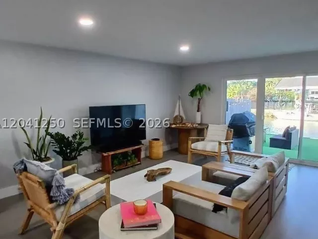 2-bedroom home for rent in North Miami - 1937 NE 123rd St - MondialRealty