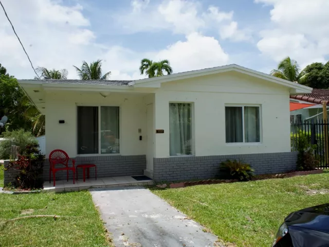 3-bedroom home for sale in Miami - 11150 Peachtree Drive - MondialRealty