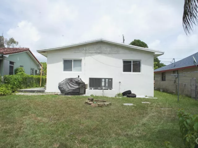 3-bedroom home for sale in Miami - 11150 Peachtree Drive - MondialRealty