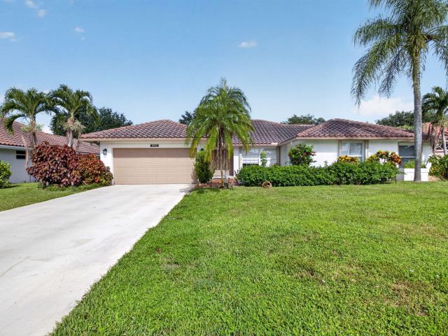 4-bedroom home for sale in Boca Raton - 19505 SEDGEFIELD Terrace - MondialRealty