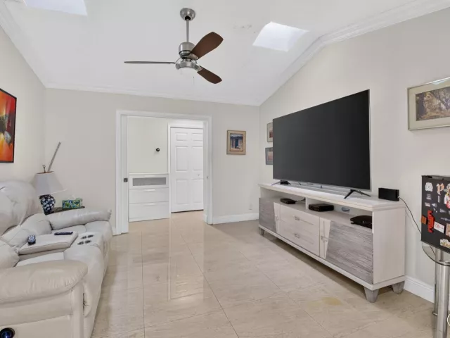 4-bedroom home for sale in Boca Raton - 19505 SEDGEFIELD Terrace - MondialRealty