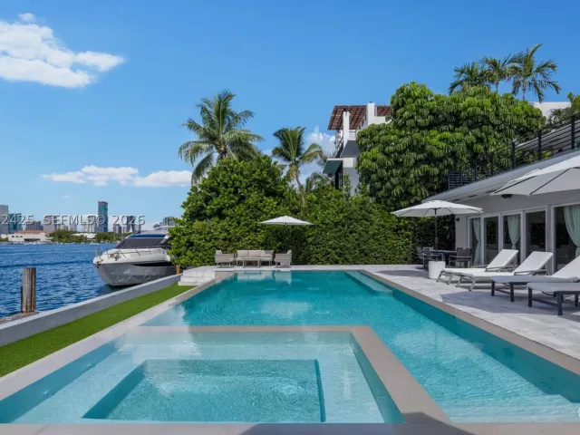 6-bedroom home for sale in Miami - 1300 S Venetian Way - MondialRealty