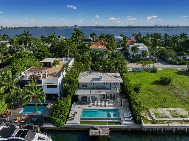 6-bedroom home for sale in Miami - 1300 S Venetian Way - MondialRealty