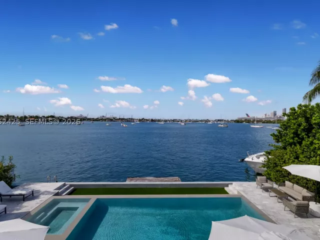 6-bedroom home for sale in Miami - 1300 S Venetian Way - MondialRealty