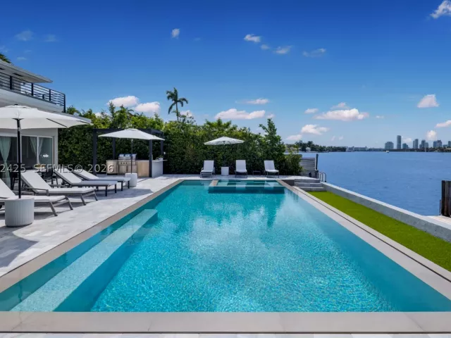 6-bedroom home for sale in Miami - 1300 S Venetian Way - MondialRealty