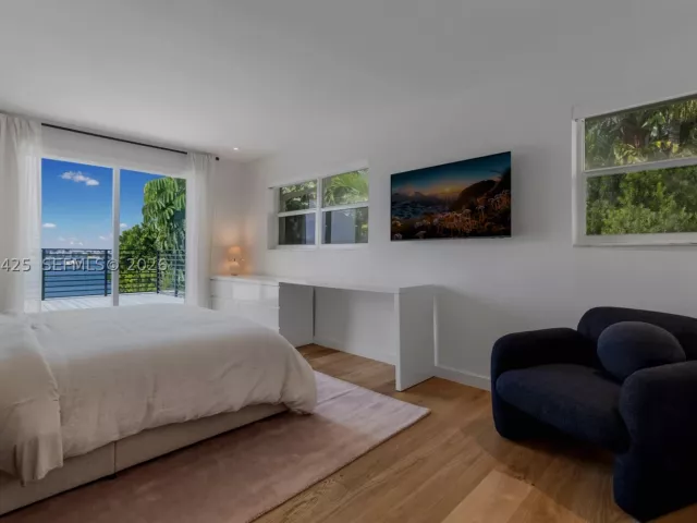 6-bedroom home for sale in Miami - 1300 S Venetian Way - MondialRealty