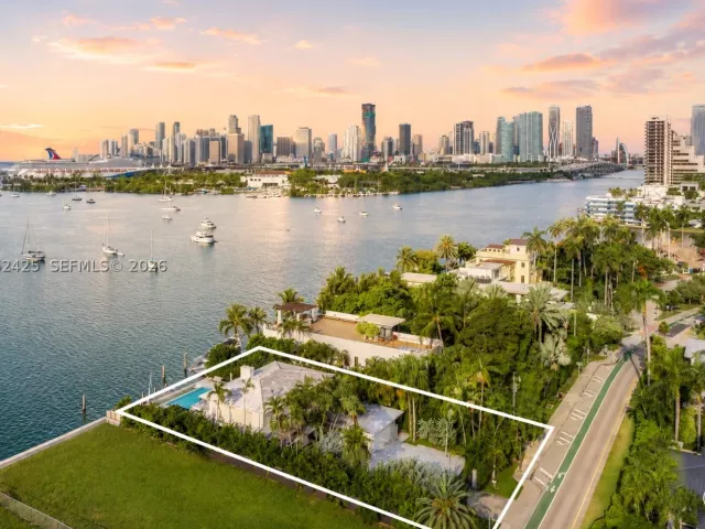 6-bedroom home for sale in Miami - 1300 S Venetian Way - MondialRealty