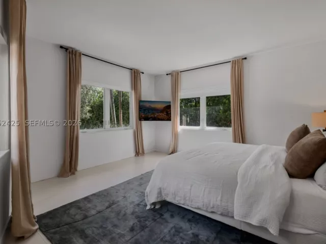 6-bedroom home for sale in Miami - 1300 S Venetian Way - MondialRealty
