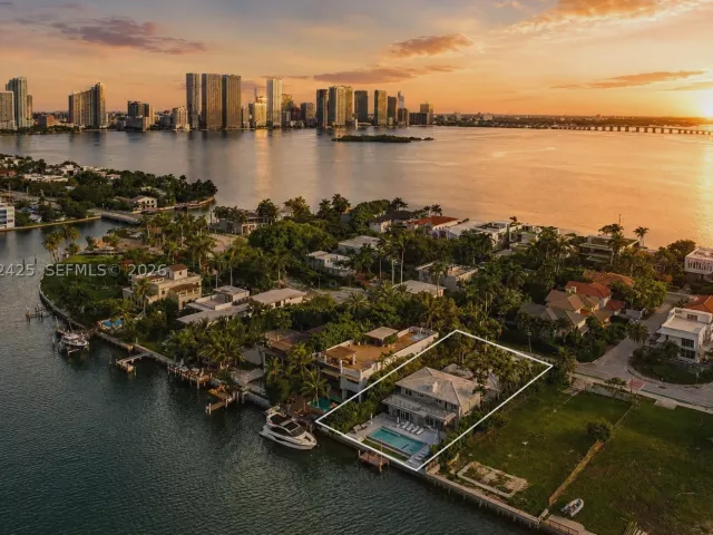 6-bedroom home for sale in Miami - 1300 S Venetian Way - MondialRealty