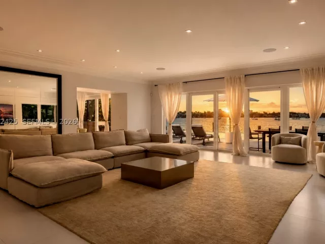 6-bedroom home for sale in Miami - 1300 S Venetian Way - MondialRealty