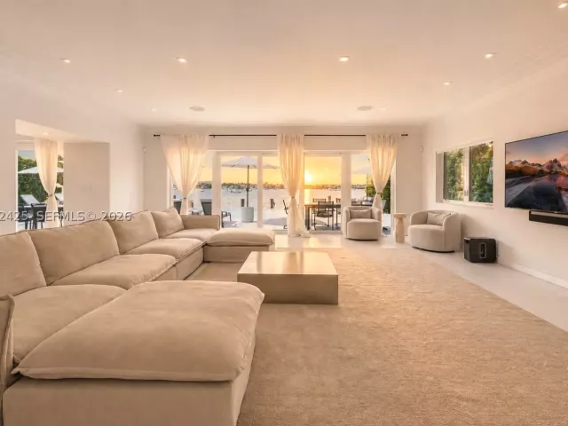 6-bedroom home for sale in Miami - 1300 S Venetian Way - MondialRealty