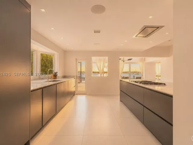 6-bedroom home for sale in Miami - 1300 S Venetian Way - MondialRealty