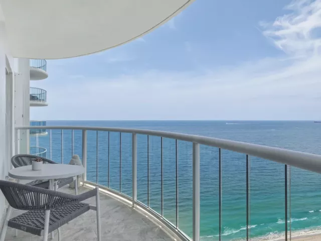 2-bedroom condo for sale in Fort Lauderdale - 3400 Galt Ocean Drive 1704S - MondialRealty