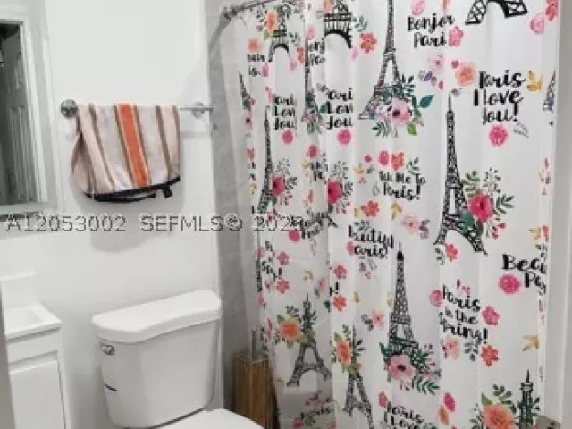 3-bedroom home for sale in Miami - 11843 SW 152nd Ct - MondialRealty